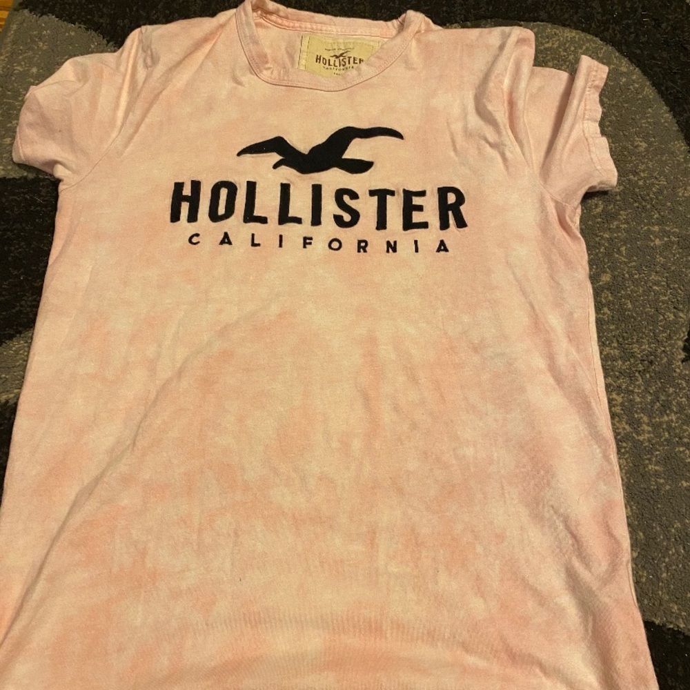 Hollister tee